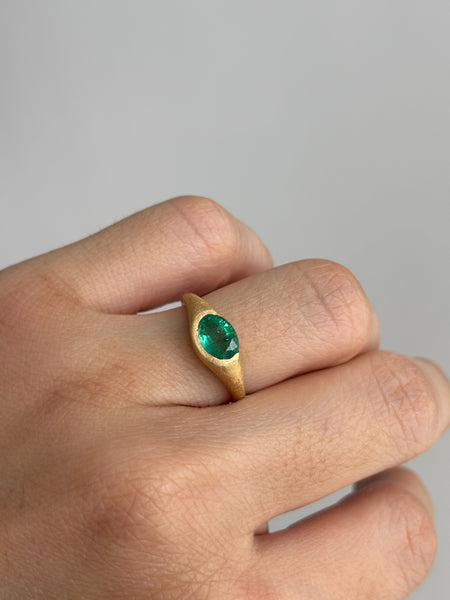Hugging Ring with Stone No. 1 - Oval Emerald (1.07 ct), Solid 14k Gold | ONE-OF-A-KIND