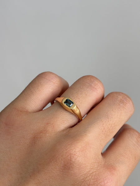 Fluid Ring with Stone No. 1 - Octagon Teal Sapphire (0.44 ct), Solid 14k Gold | ONE-OF-A-KIND