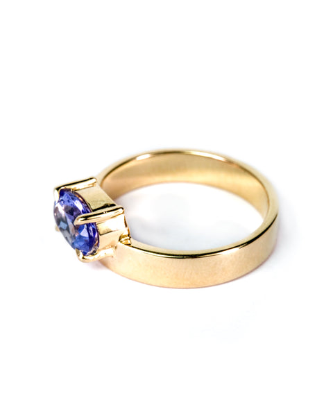 Band Ring with Stone No. 7 - Oval Tanzanite (1.2 ct), Solid 14k Gold | ONE-OF-A-KIND