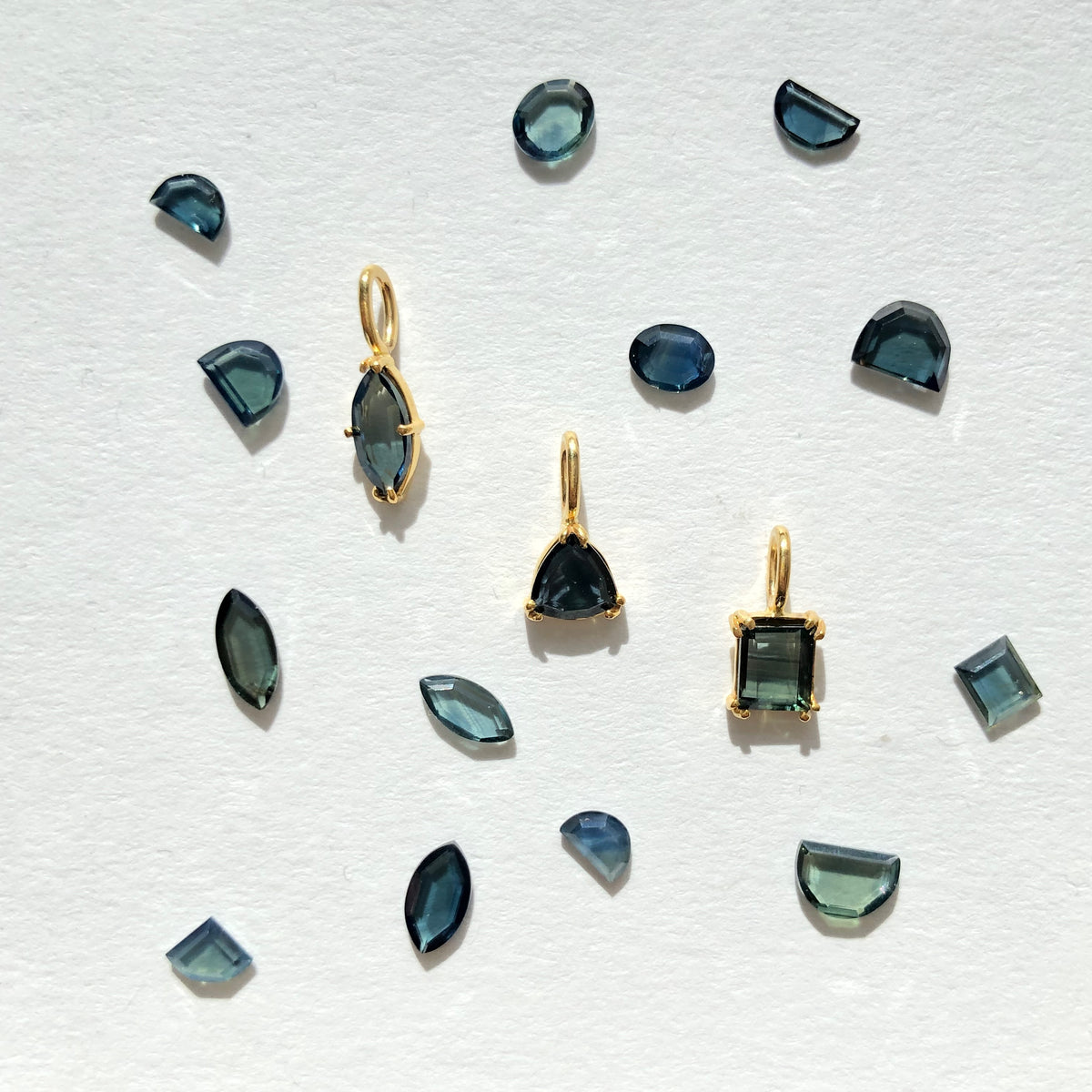 Portrait Cut Teal Sapphire Pendant Necklace, Solid Gold – Modern Myth